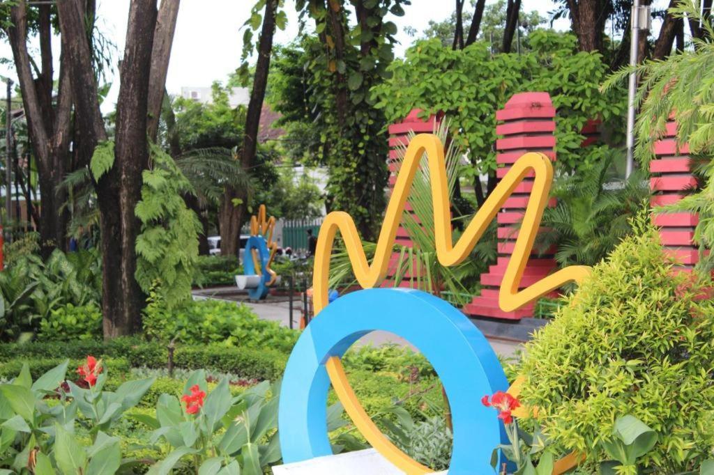 Oriza Hotel Surabaya Exterior photo
