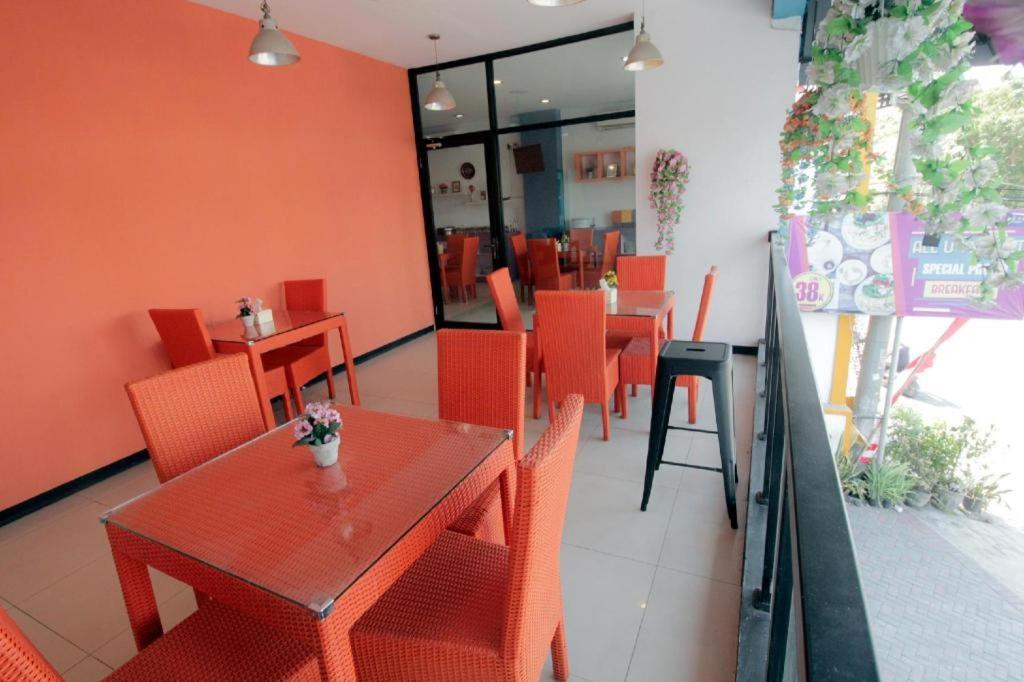 Oriza Hotel Surabaya Exterior photo